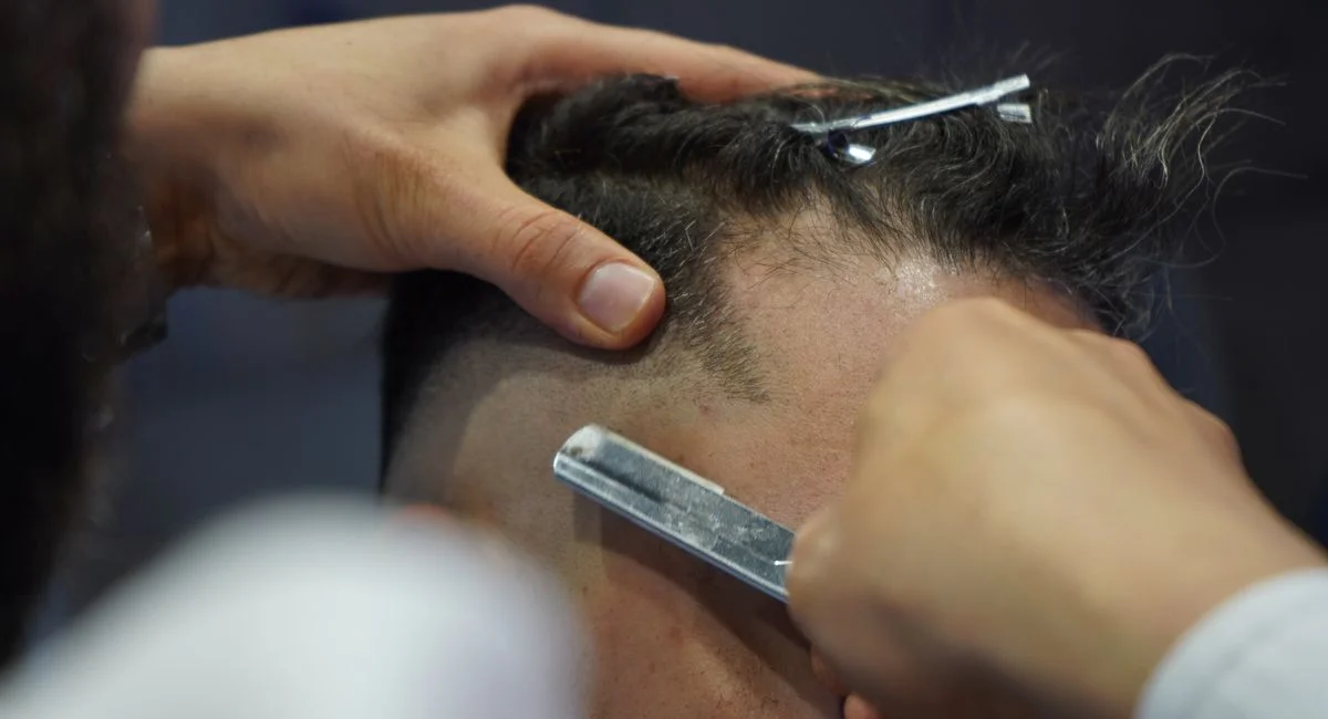 Les coupes de cheveux pour homme tendance en 2026 : styles actuels et conseils pour choisir la vôtre