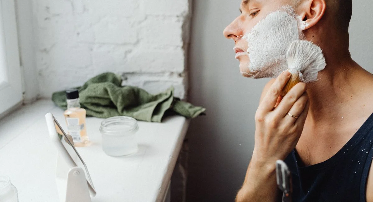 L’huile de rasage pour homme : comment bien la choisir et l’utiliser pour un rasage efficace et confortable ?