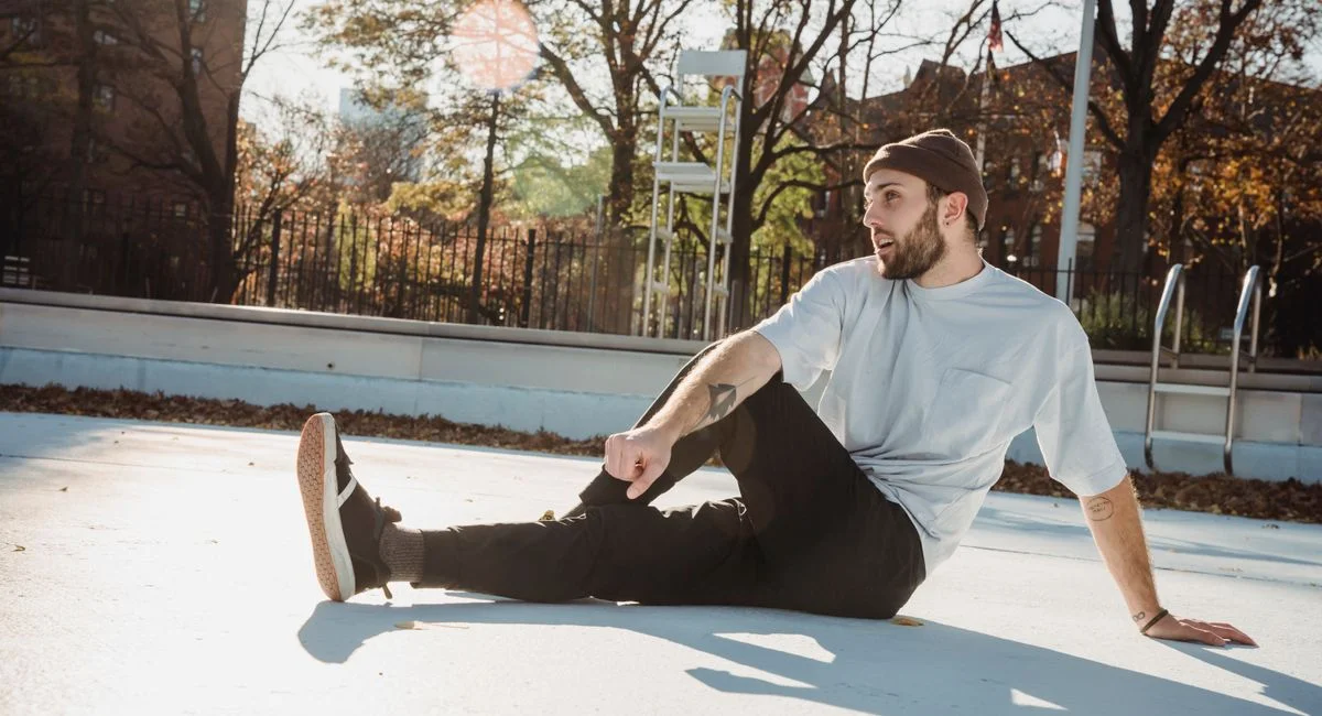 Le pantalon en velours côtelé homme : comment choisir et adopter cette pièce clé de l’hiver ?